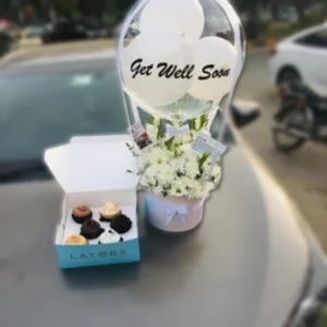 cupcakes with flower balloon box