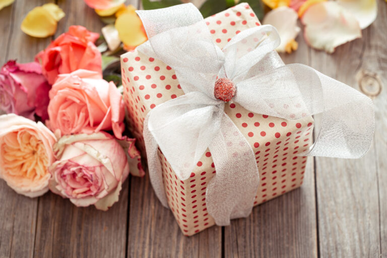 Anniversary gifts online delivery in Pakistan