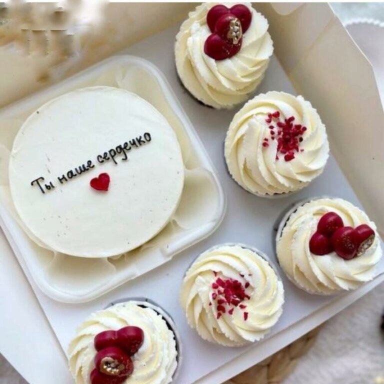 Order delicious cakes easily through our online cake delivery service.