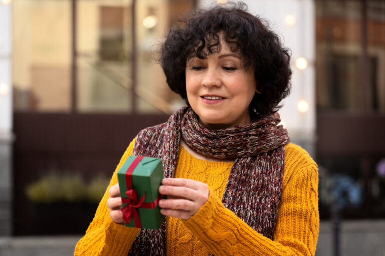 A Simple Guide to Sending Gifts to Pakistan from the UK