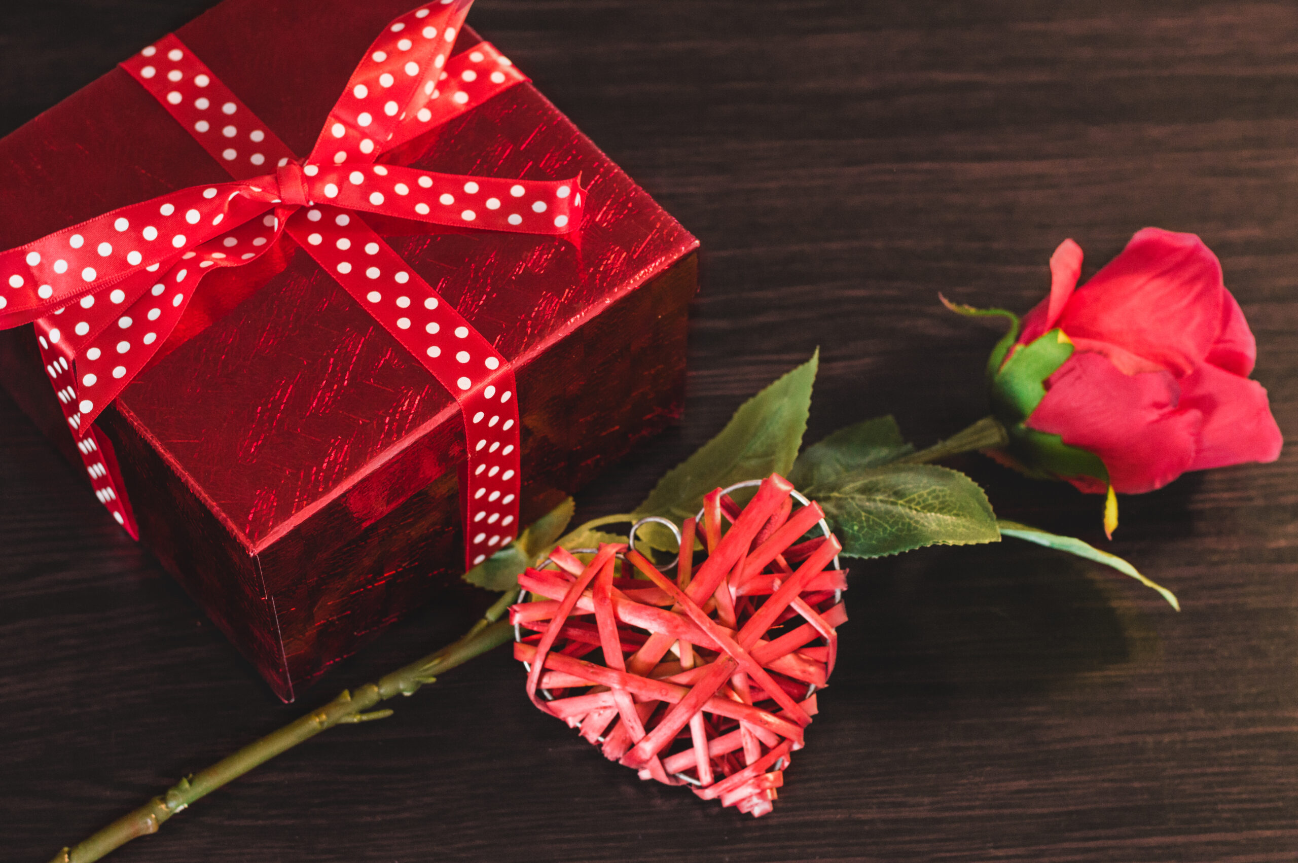 Valentine’s Day Gift Ideas in Pakistan: Gift Boxes, Baskets & Romantic Surprises